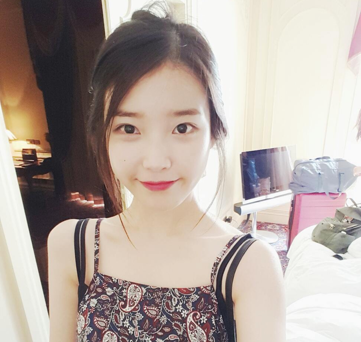 [잡담] 아이유 볼점 꽤 진한데 어울리는 거 부럽다 | 인스티즈