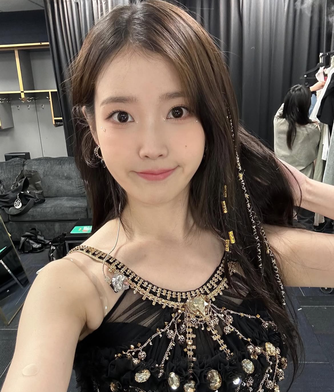[잡담] 아이유 볼점 꽤 진한데 어울리는 거 부럽다 | 인스티즈
