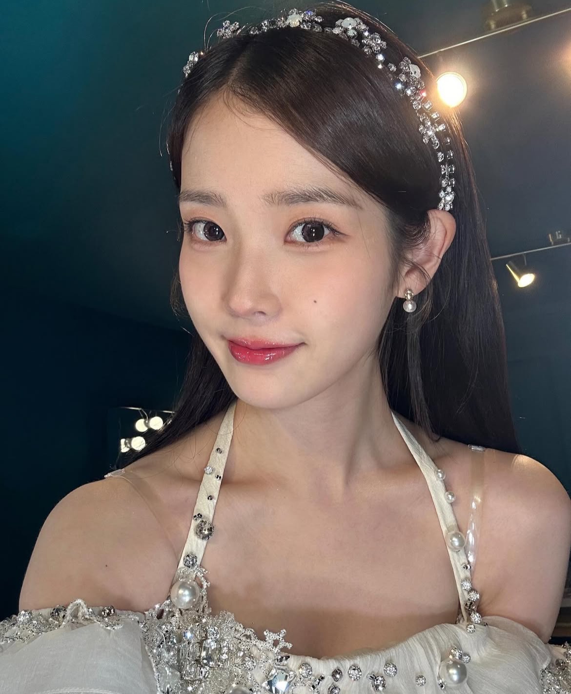 [잡담] 아이유 볼점 꽤 진한데 어울리는 거 부럽다 | 인스티즈