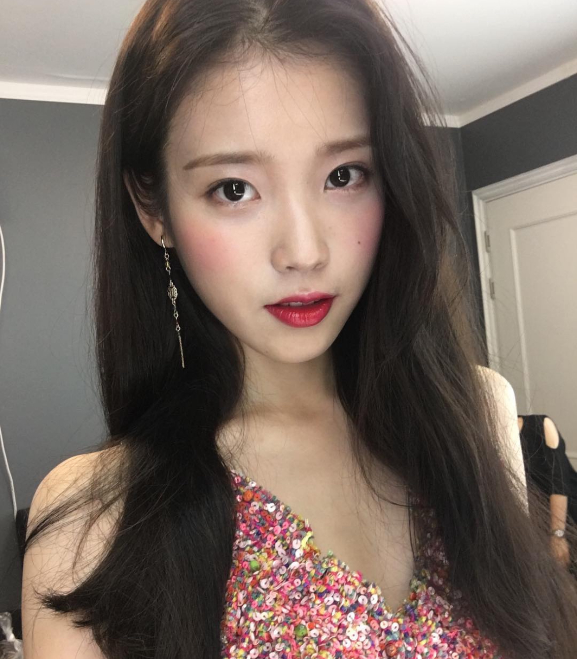 [잡담] 아이유 볼점 꽤 진한데 어울리는 거 부럽다 | 인스티즈
