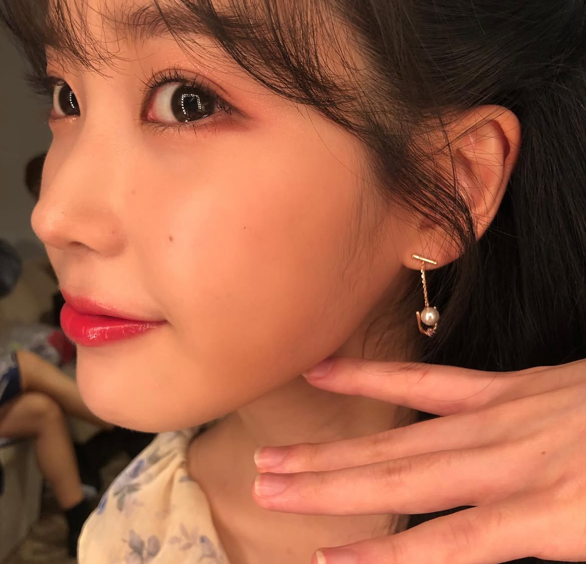 [잡담] 아이유 볼점 꽤 진한데 어울리는 거 부럽다 | 인스티즈
