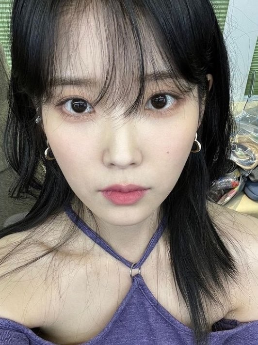 [잡담] 아이유 볼점 꽤 진한데 어울리는 거 부럽다 | 인스티즈