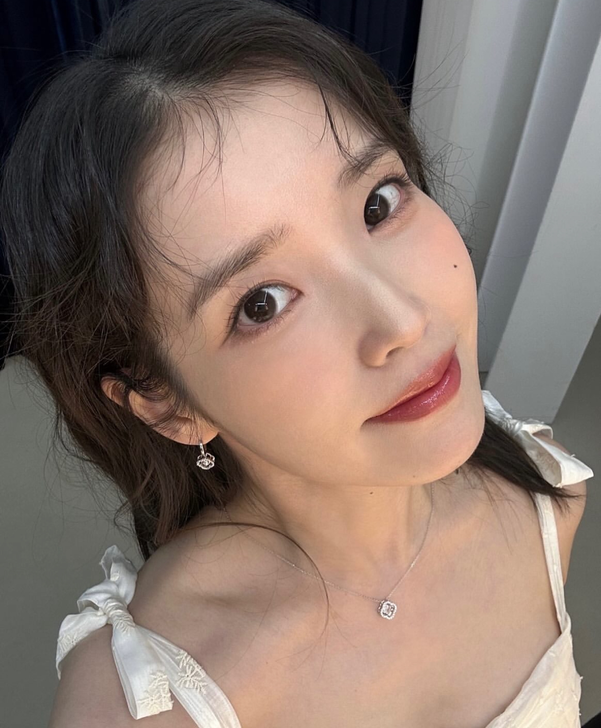 [잡담] 아이유 볼점 꽤 진한데 어울리는 거 부럽다 | 인스티즈