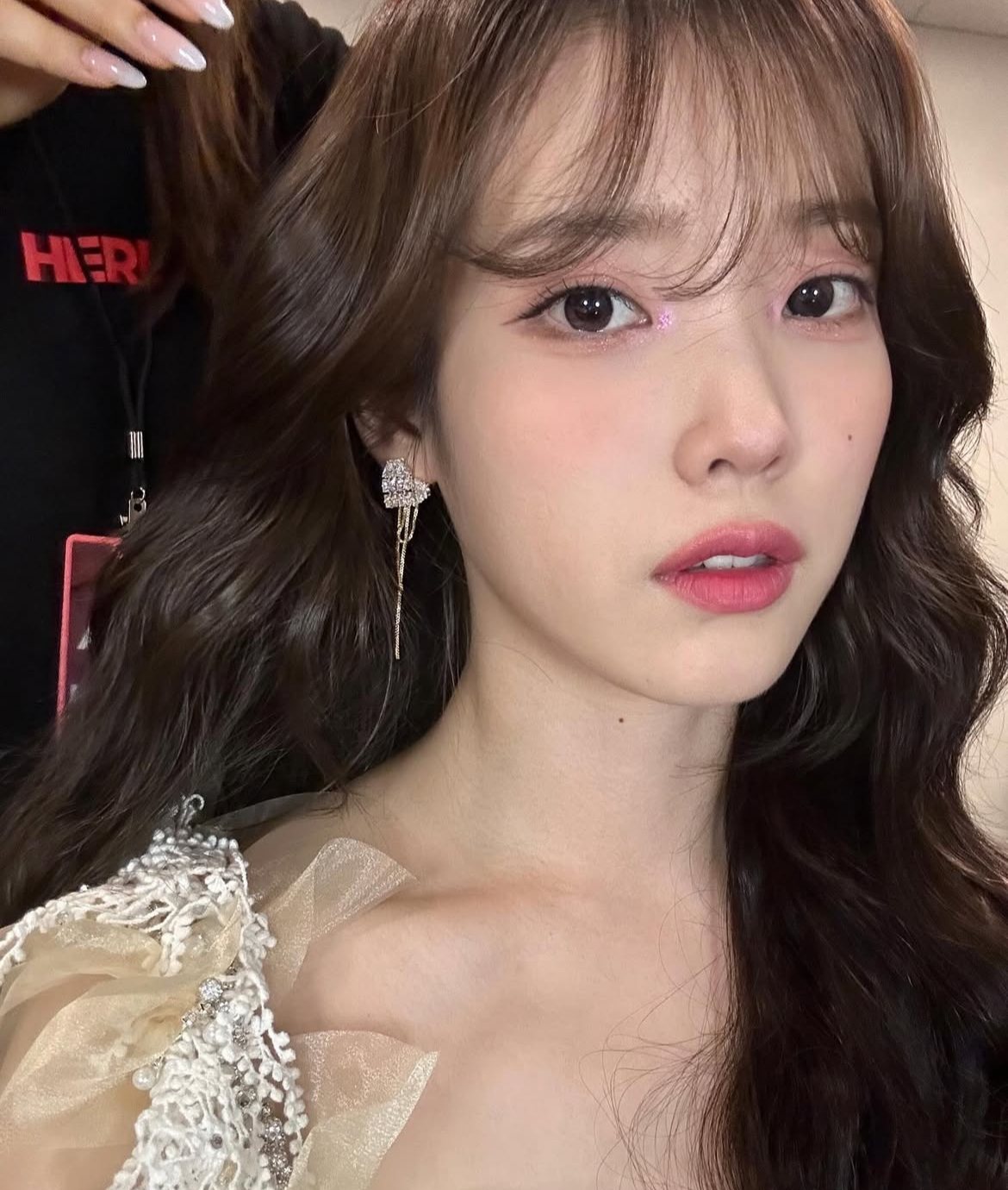 [잡담] 아이유 볼점 꽤 진한데 어울리는 거 부럽다 | 인스티즈