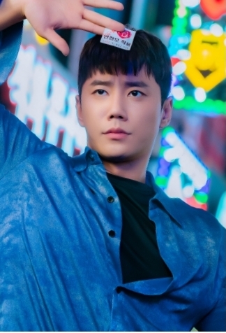 [정보/소식] 이준영 운동 하나로 인생 역전했다더니클럽 전단지 돌리는 모습 포착(24시 헬스클럽) | 인스티즈