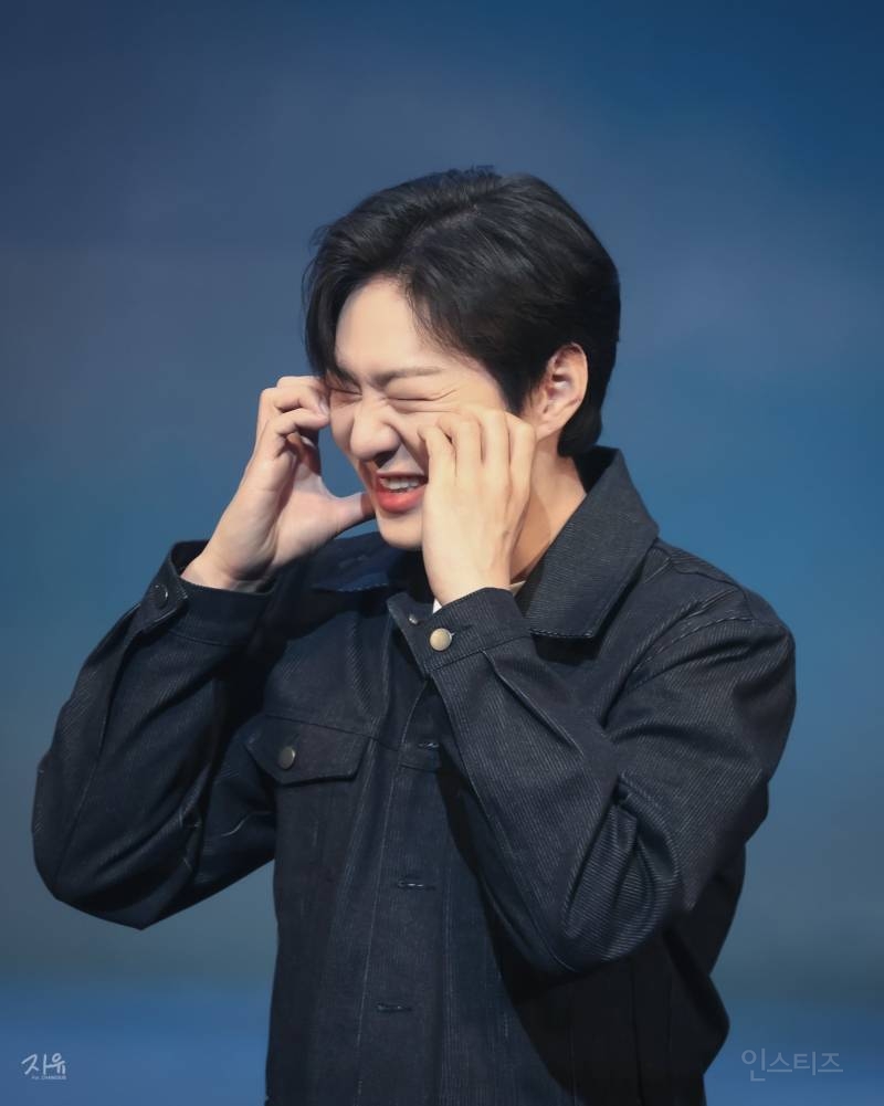 일본가서 귀미챌 보여주고온 이창섭.jpg | 인스티즈