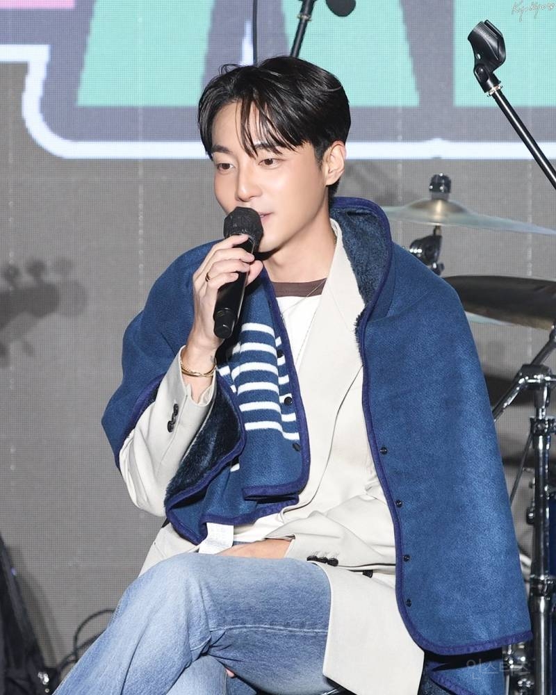 요즘 공개적으로 썸타고 있는 두 가수.jpg | 인스티즈