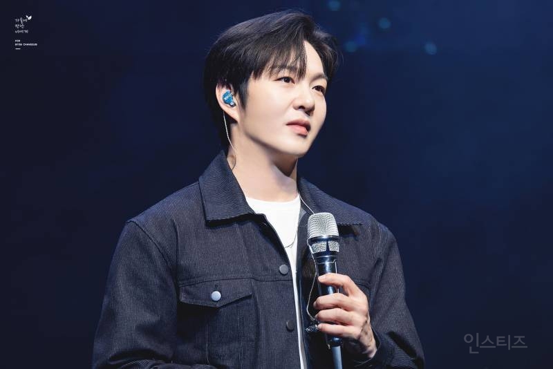  요즘 공개적으로 썸타고 있는 두 가수.jpg