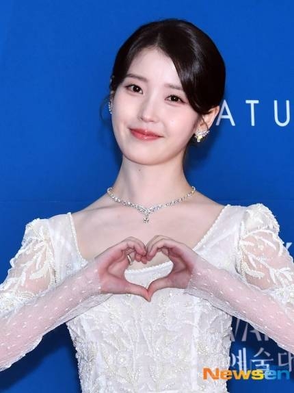 오늘자 헤메코 레전드 찍은 아이유 백상예술대상 | 인스티즈