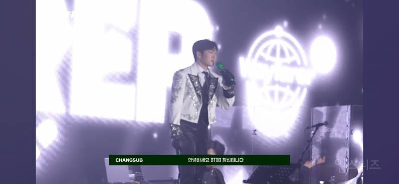 판타지소설 속 의상으로 콘서트 말아준 가수 | 인스티즈
