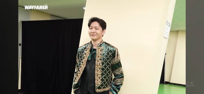 판타지소설 속 의상으로 콘서트 말아준 가수 | 인스티즈