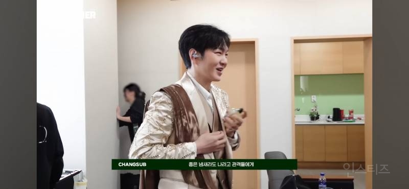 판타지소설 속 의상으로 콘서트 말아준 가수 | 인스티즈