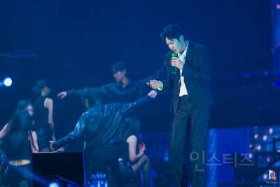 판타지소설 속 의상으로 콘서트 말아준 가수 | 인스티즈