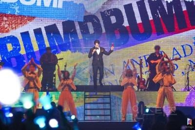 판타지소설 속 의상으로 콘서트 말아준 가수 | 인스티즈
