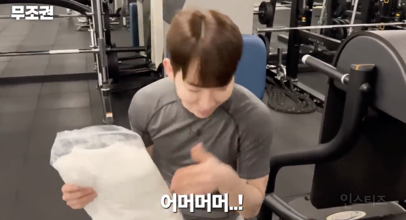 선물할 맛이 난다는 리액션 .jpgif | 인스티즈