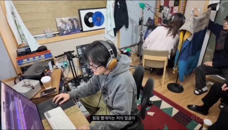 같은소속사 후배 디렉팅하는 선배 모먼트.jpg | 인스티즈