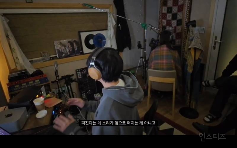 같은소속사 후배 디렉팅하는 선배 모먼트.jpg | 인스티즈