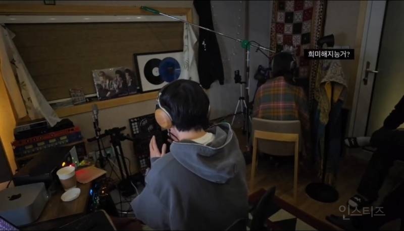 같은소속사 후배 디렉팅하는 선배 모먼트.jpg | 인스티즈