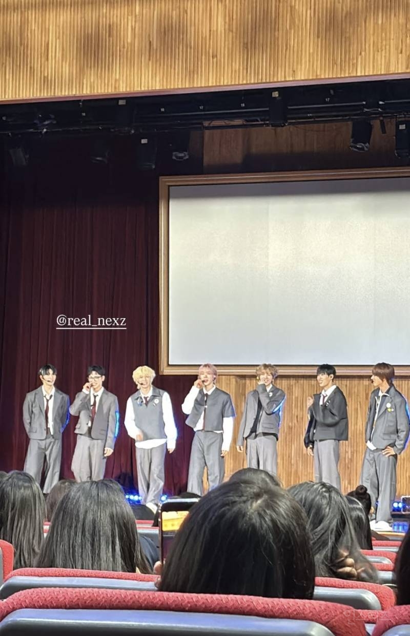  오늘자 스쿨어택한 남돌(feat. 교복핏)