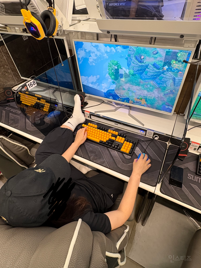 내 친구 게임 진짜 특이한 자세로 해ㅋㅋㅋ | 인스티즈