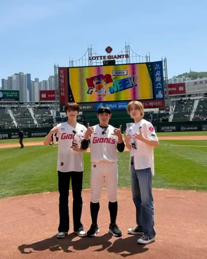 김운학 운왼 운른 셀카 webp (2) 공유 | 인스티즈