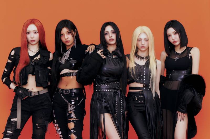  엑신(X:IN) 세 번째 미니앨범 &apos;Defend Myself&apos; 블랙 콘셉트 포토