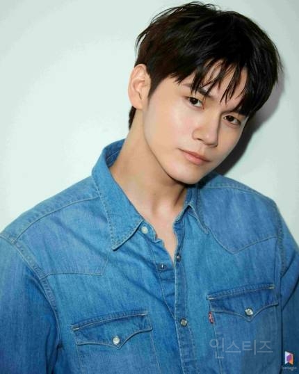옹성우, 새 프로필 공개…제대 후 한층 짙어진 남성美 | 인스티즈