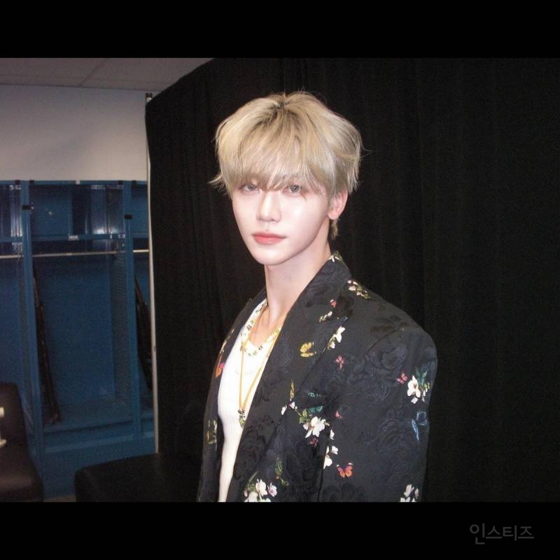  물빛 눈동자+자수재킷 재민, 몽환적 여운ㅡ&gt;무대직전의 긴장