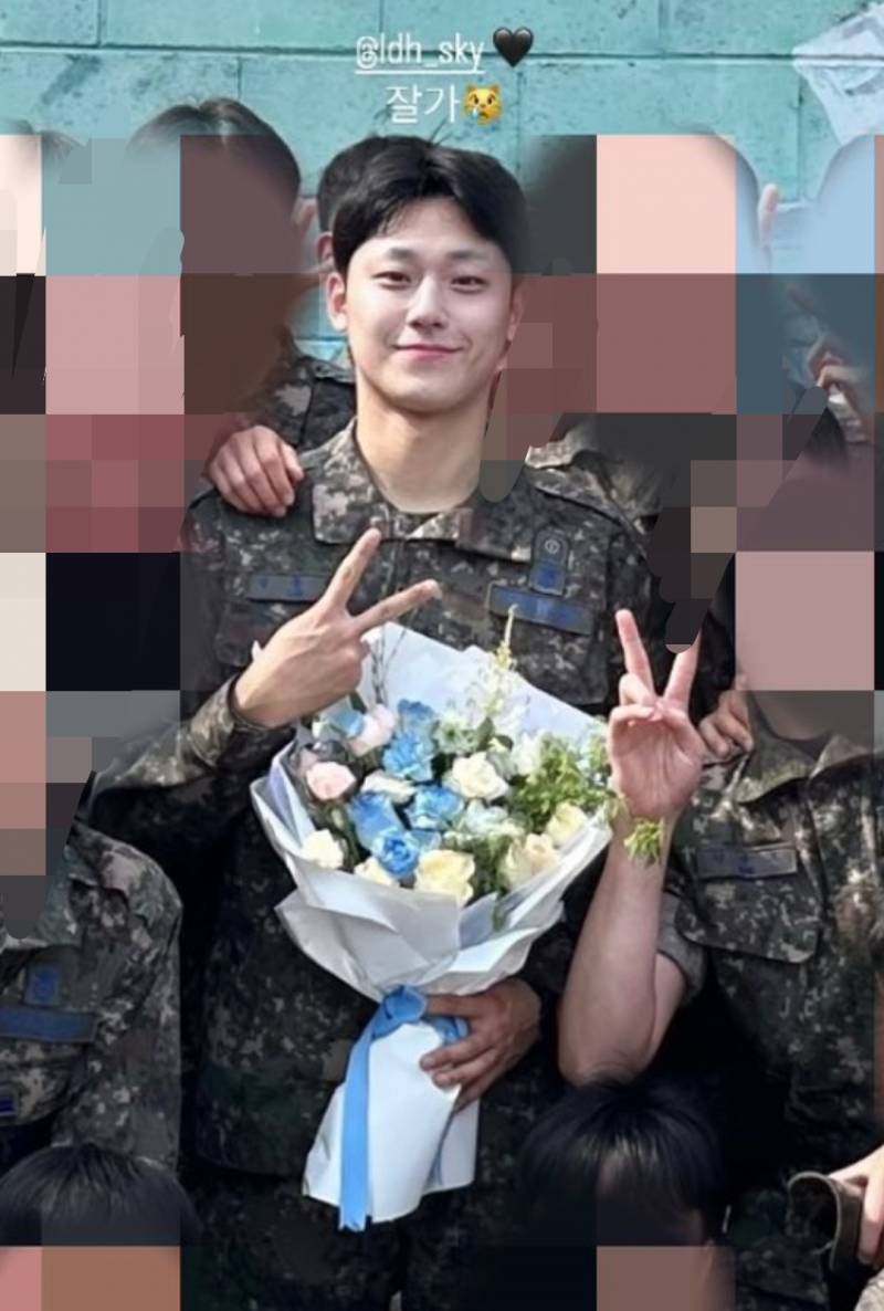  오늘 전역한 이도현..jpg1