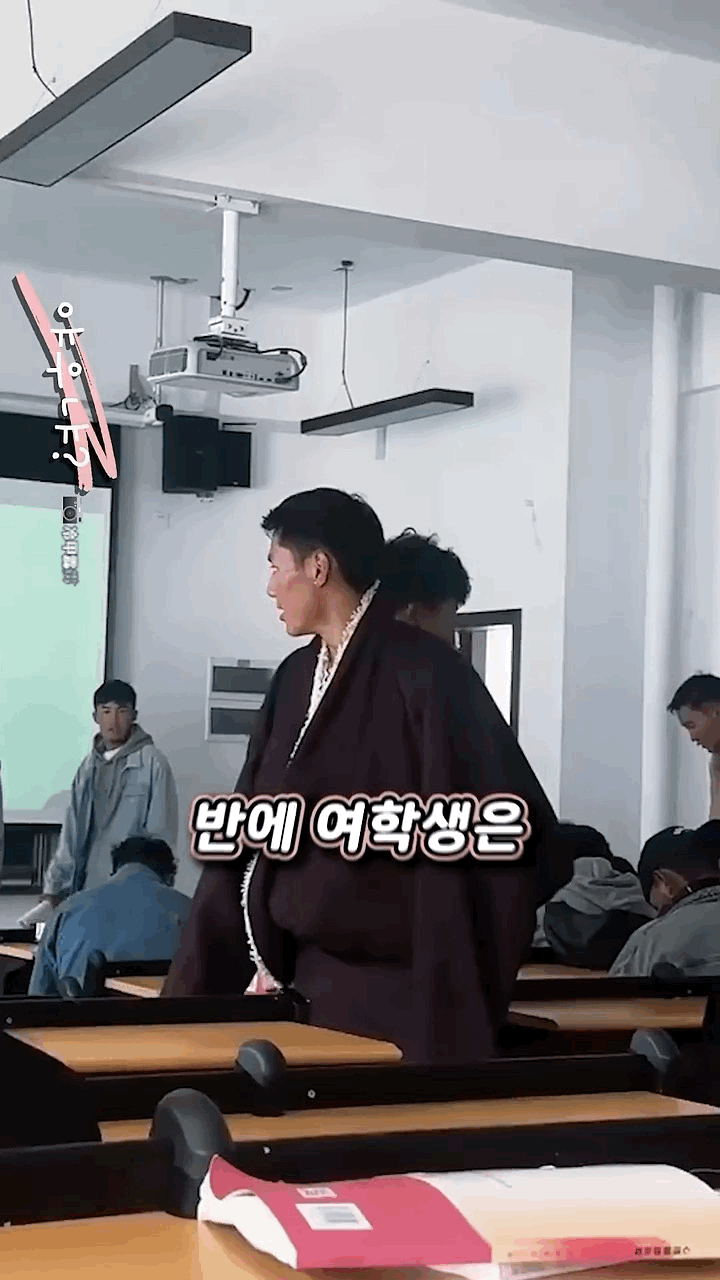  현재 연예인 몇명 보인다는 핫한 티벳청년.JPG3