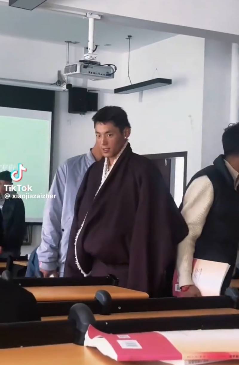 현재 연예인 몇명 보인다는 핫한 티벳청년.JPG | 인스티즈