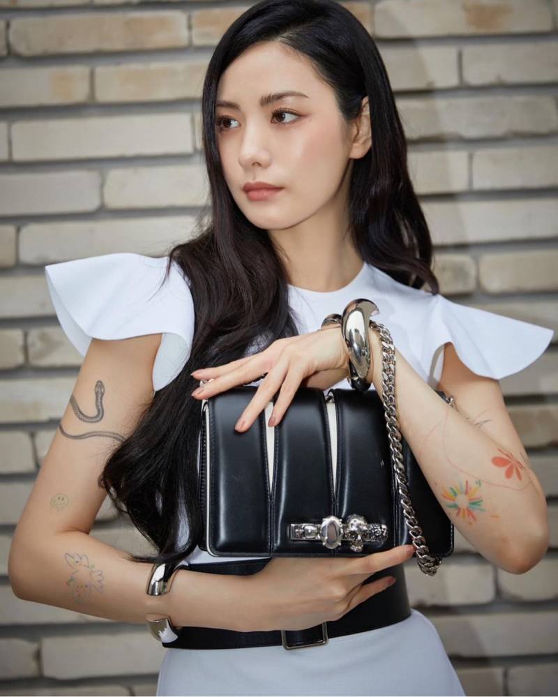현재 타투 지우고 있거나 이미 다 지운 연예인들.JPG | 인스티즈