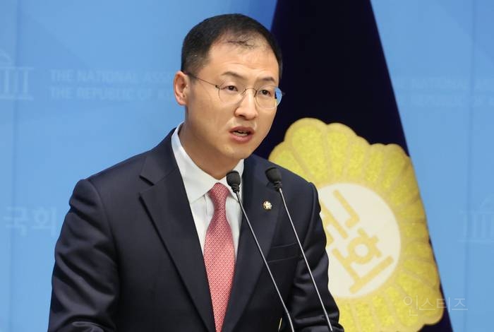  &apos;국힘 탈당&apos; 김상욱, 이재명 지지선언…가장 보수다운 후보”