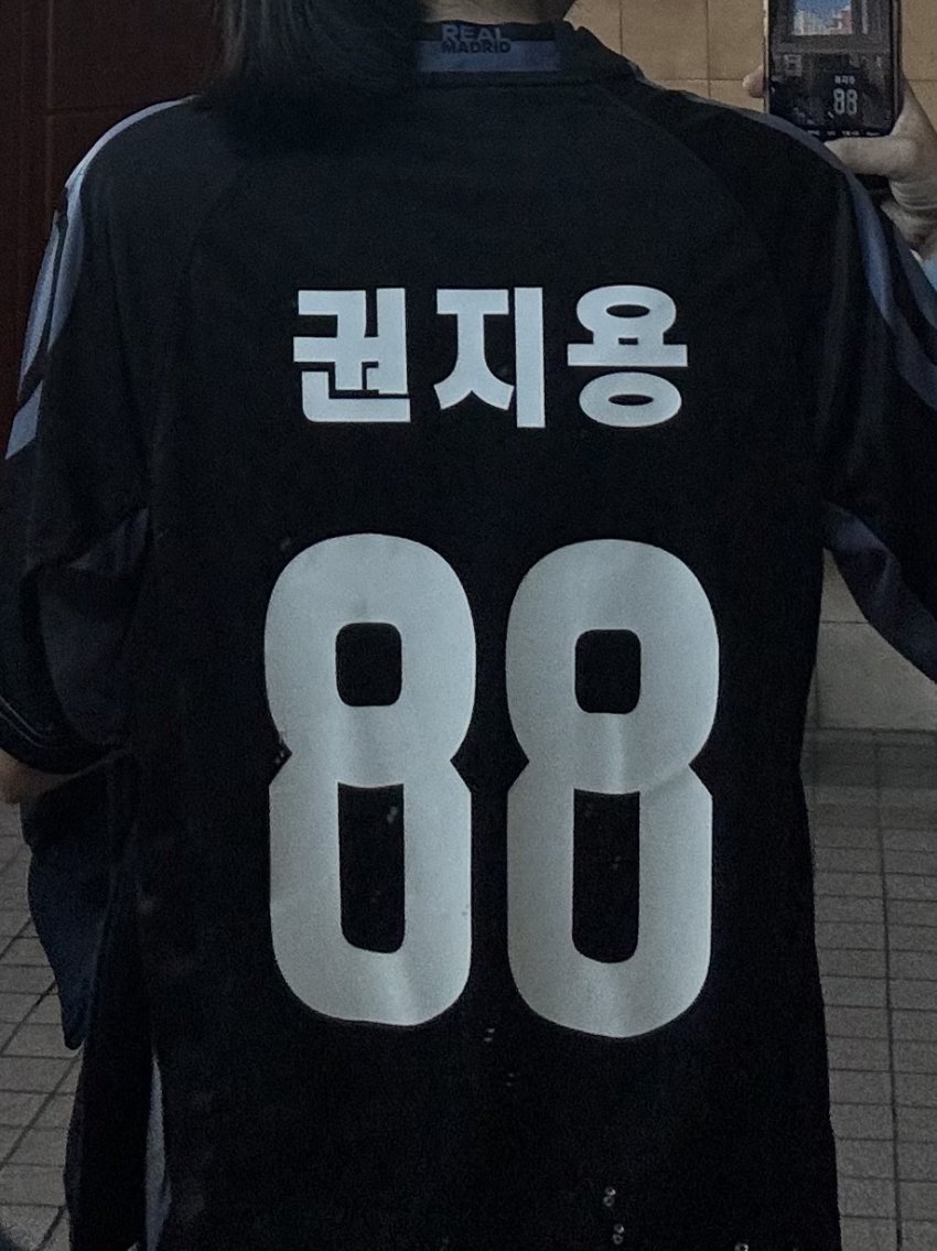 요즘 초딩들한테 인기 𝙅𝙊𝙉𝙉𝘼많은 의외의 아이돌.jpg | 인스티즈