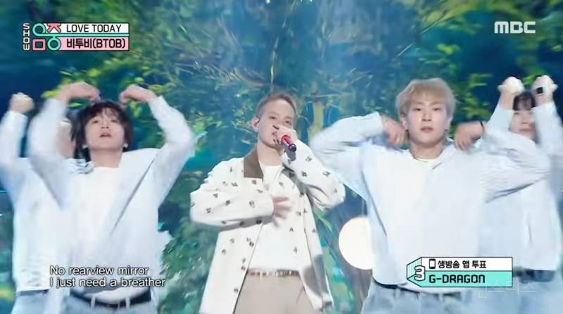 전원 핸드마이크 쓰는 아이돌 그룹.jpg | 인스티즈
