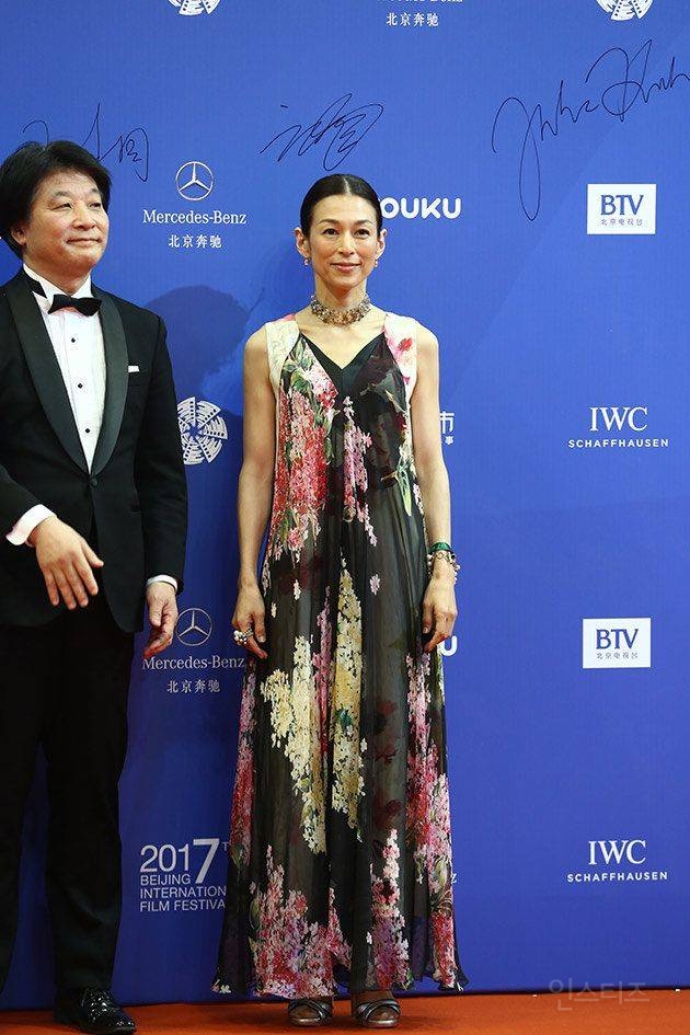 한국과 완전 다른 일본배우 시상식 드레스 스탈 | 인스티즈