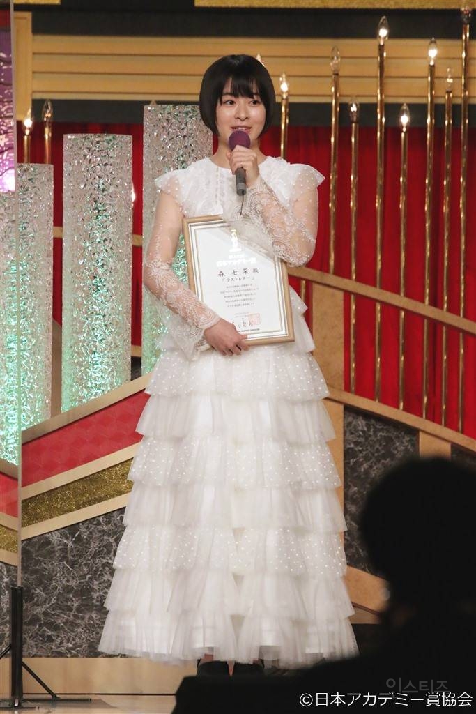 한국과 완전 다른 일본배우 시상식 드레스 스탈 | 인스티즈