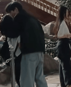  현재 난리 난 롯데월드 19금 스킨십.JPG🔞62