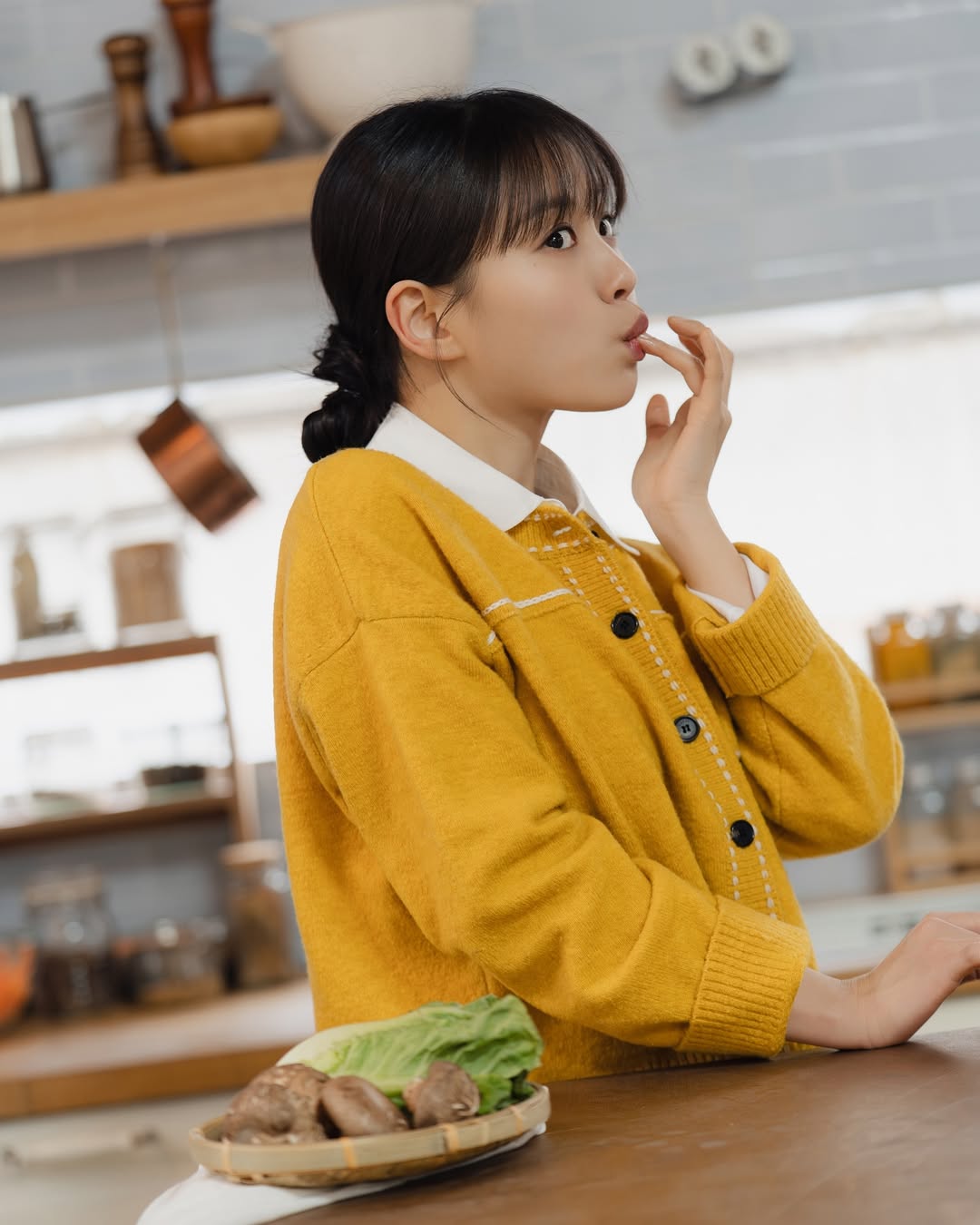 짱귀짱예인 고민시 &lt;당신의 맛&gt; 포스터 촬영 비하인드 컷 | 인스티즈