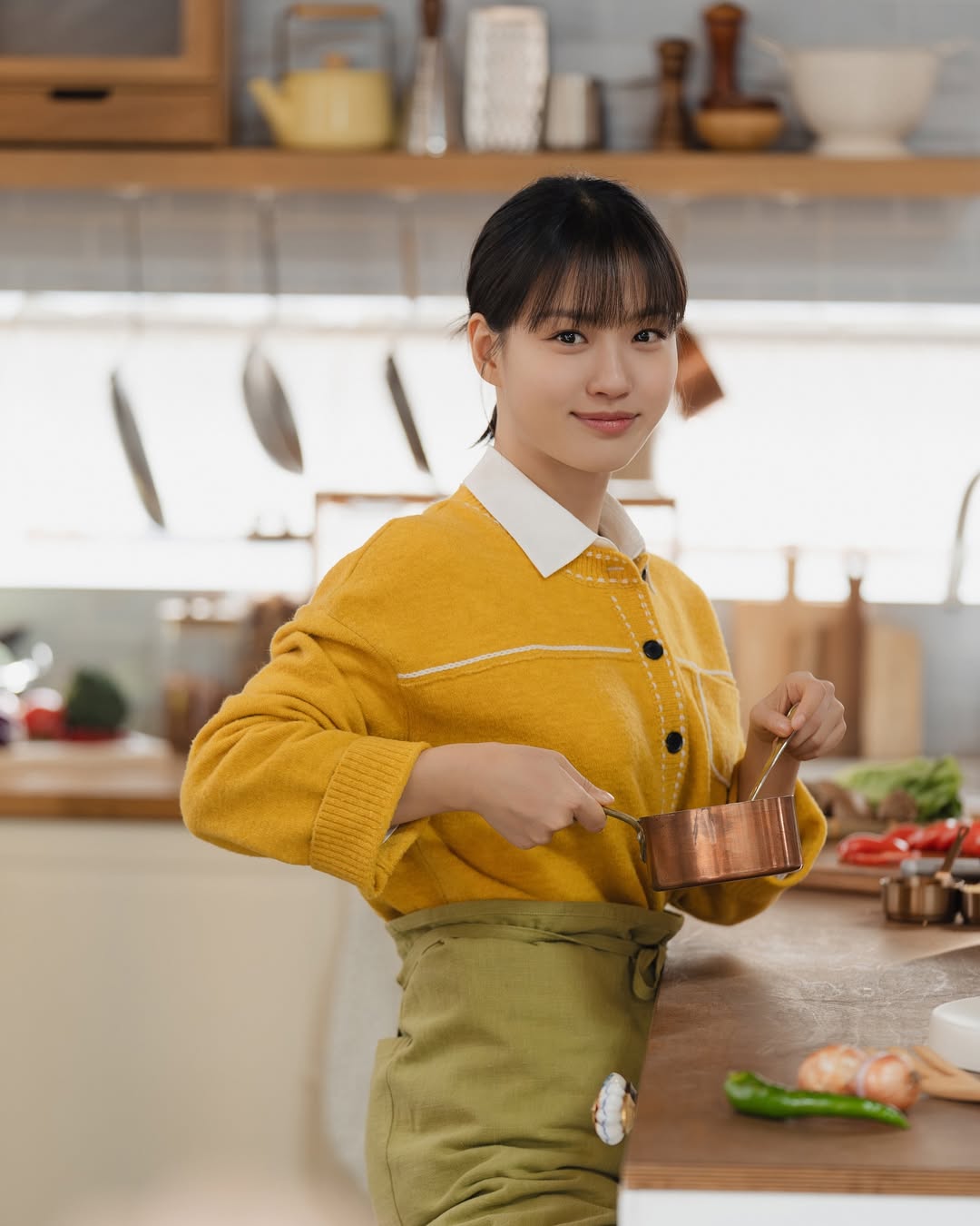 짱귀짱예인 고민시 &lt;당신의 맛&gt; 포스터 촬영 비하인드 컷 | 인스티즈