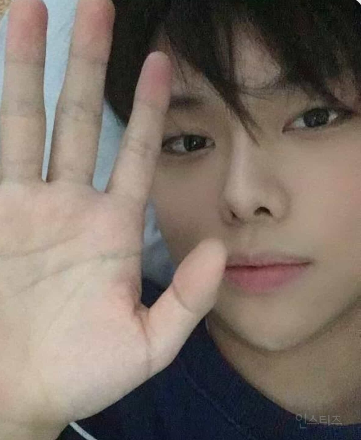  혹시 이 사진 속 남성 아시는분?2