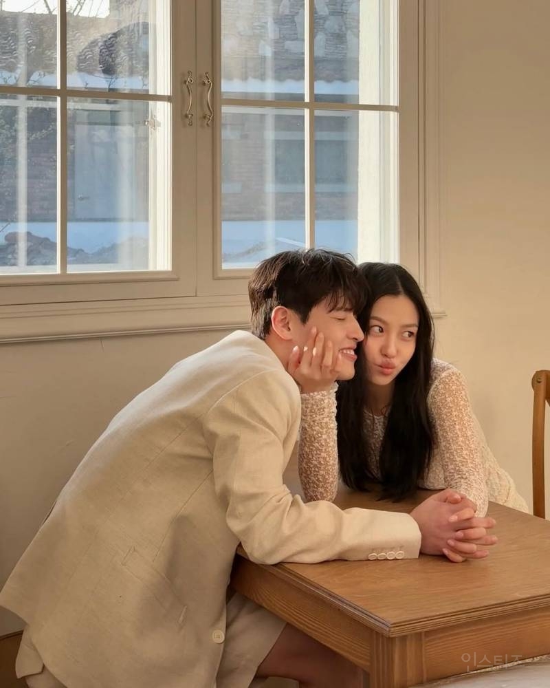 고민시 인스타 강하늘과 화보 비하인드 | 인스티즈