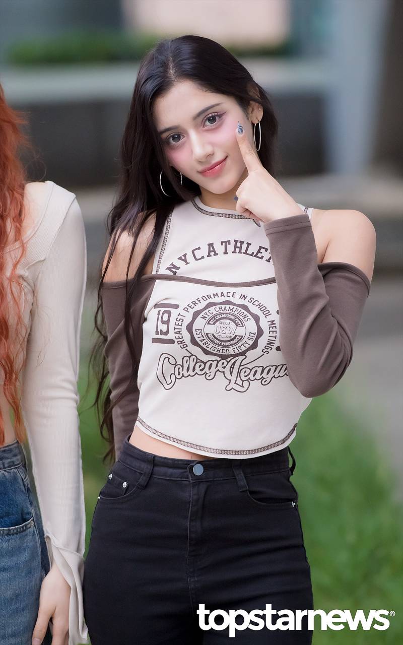 엑신(X:IN) 한나, 이샤, 아리아 웬디의 영스트리트 출근길 포토.jpg | 인스티즈