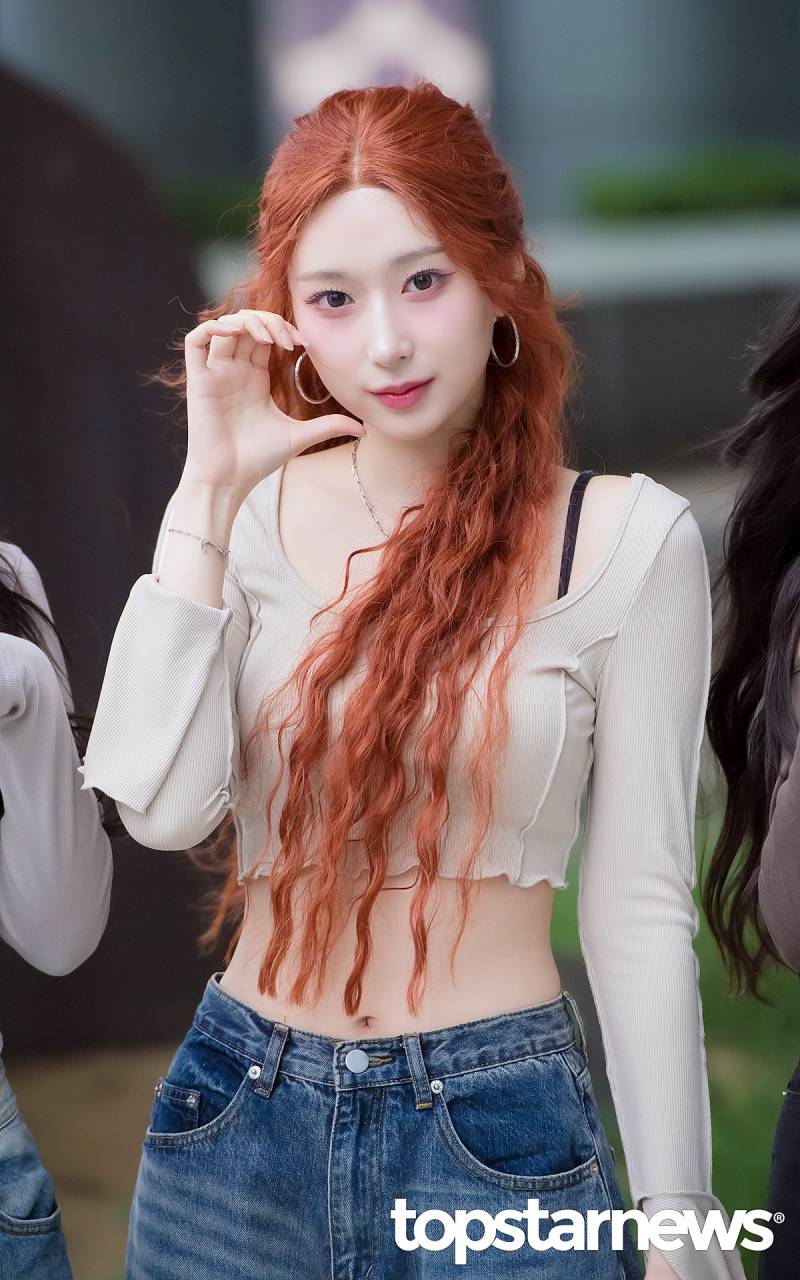  엑신(X:IN) 한나, 이샤, 아리아 웬디의 영스트리트 출근길 포토.jpg
