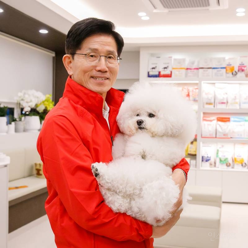  김문수 후보는 강아지를 왜 저렇게안지?3