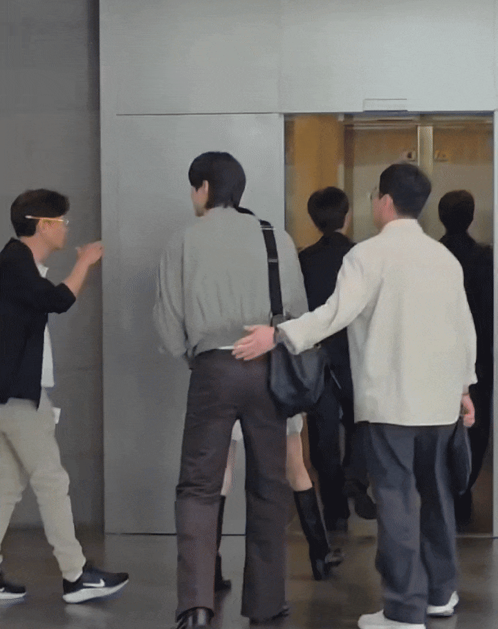 [잡담] 대군부인 리딩인지 모르겠지만 변우석 목격영상 | 인스티즈