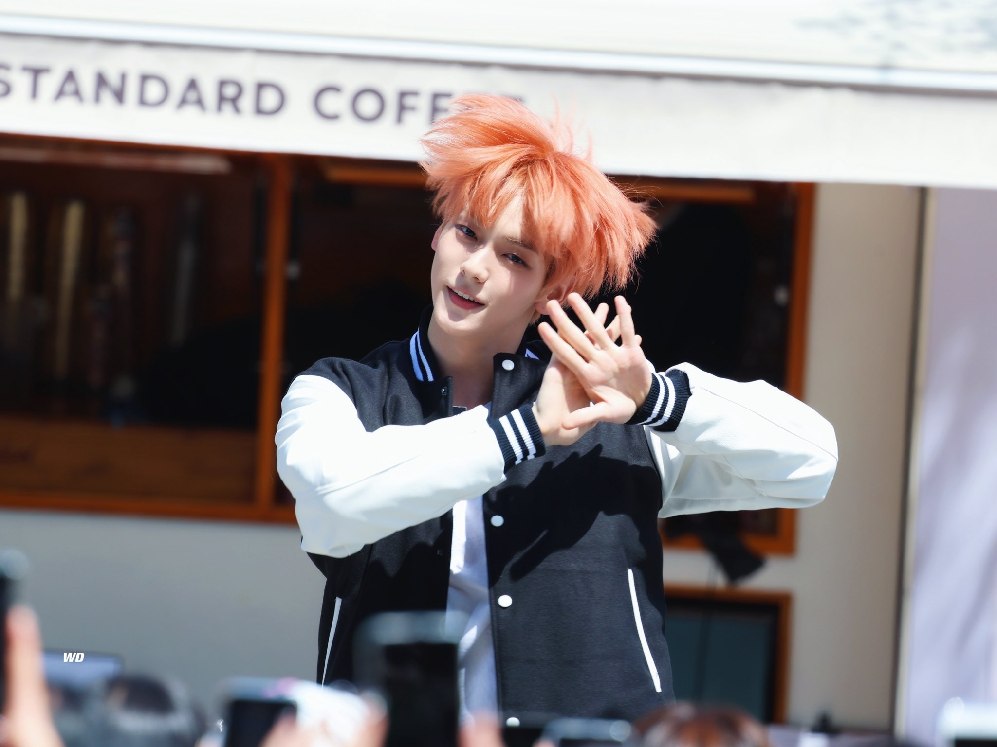 [잡담] 뭔가 돌들 무대에서 요런 느낌으로 찍히면 천년돌 재질이다 싶음 | 인스티즈