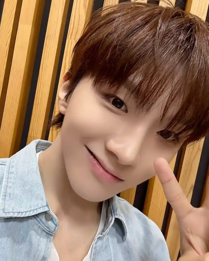 김운학 운왼 운른 프리뷰 고화질 남찍사 (66) webp 공유 | 인스티즈