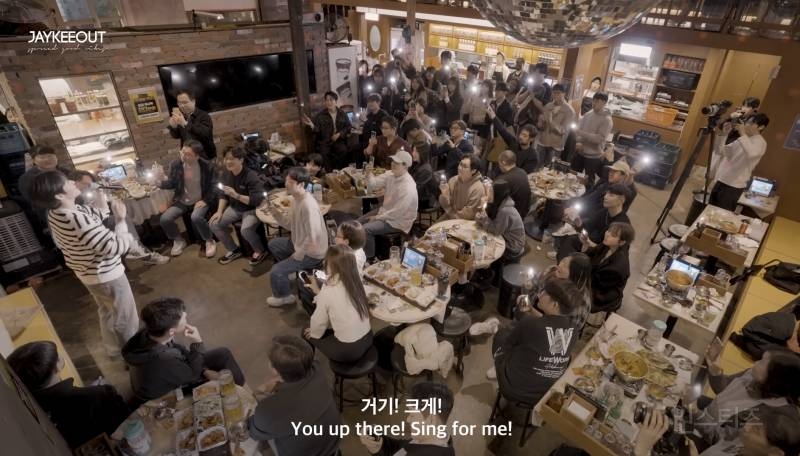 술집에서 팬을 본 이창섭 반응.jpg | 인스티즈