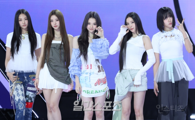  미야오, 신비주의 벗고 &apos;핸즈업&apos;... 테디 표 실험 통했다 [줌인]1